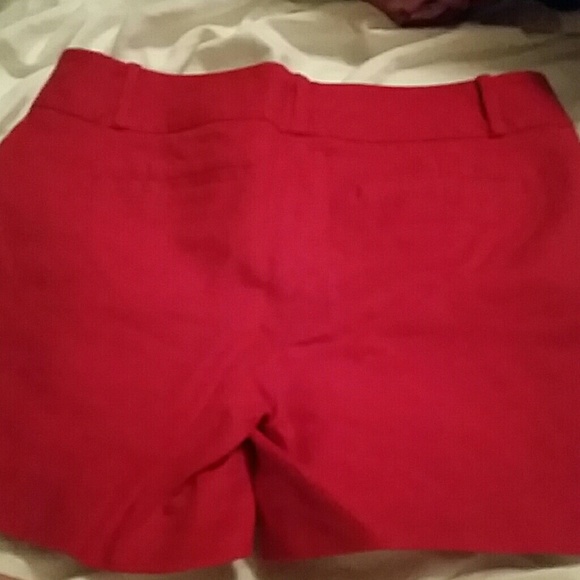 Red shorts - Picture 2 of 2